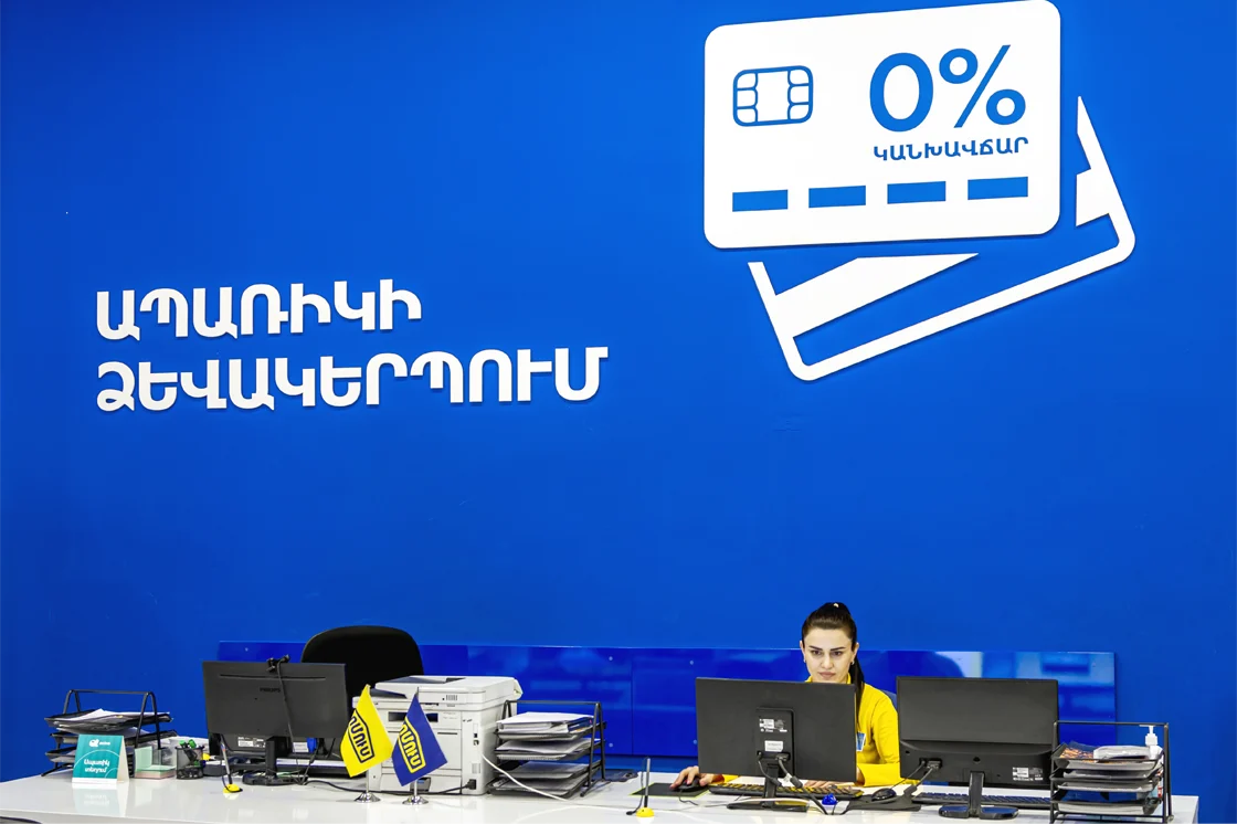 Դավիթ Անհաղթի փ․, 8