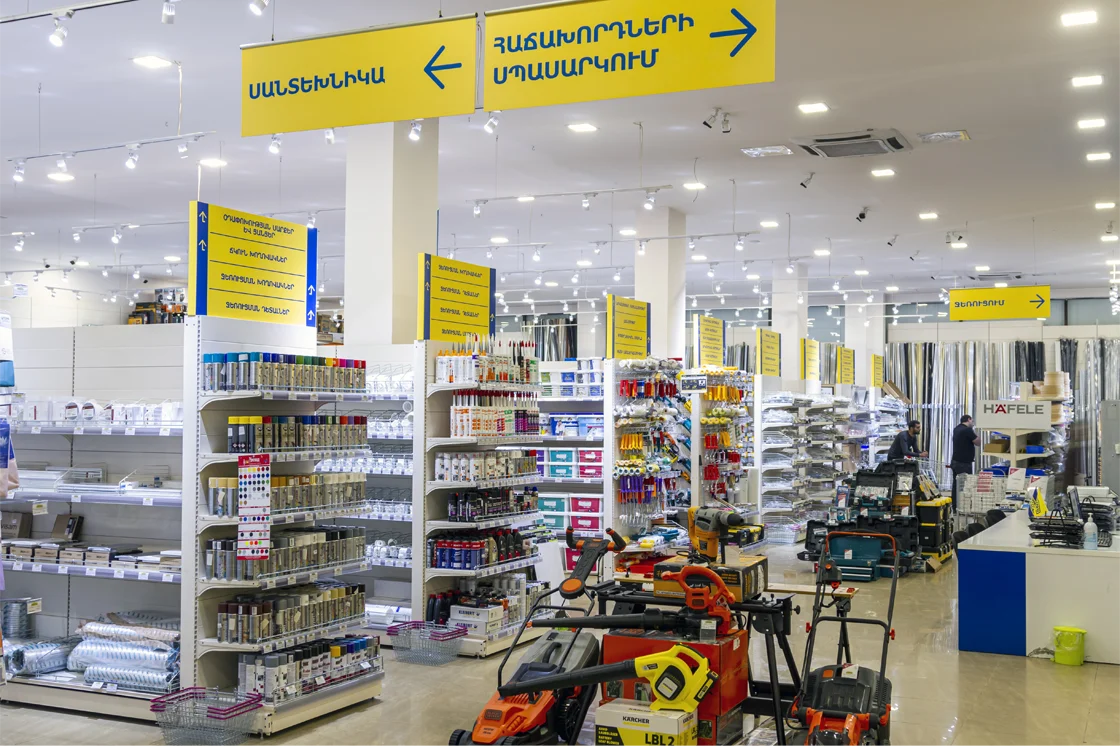 Դավիթ Անհաղթի փ․, 8