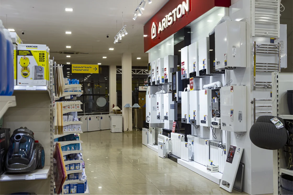 Դավիթ Անհաղթի փ․, 8